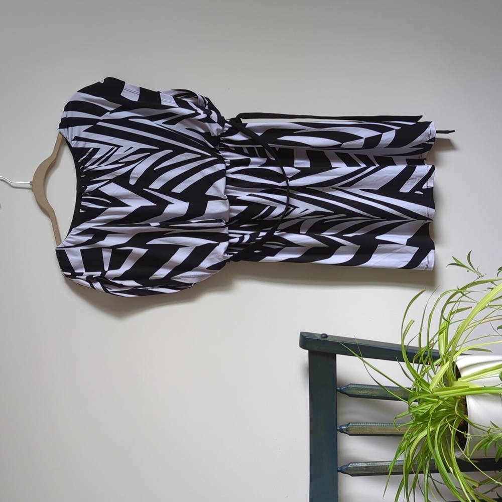 Black and White dress. Size 6.